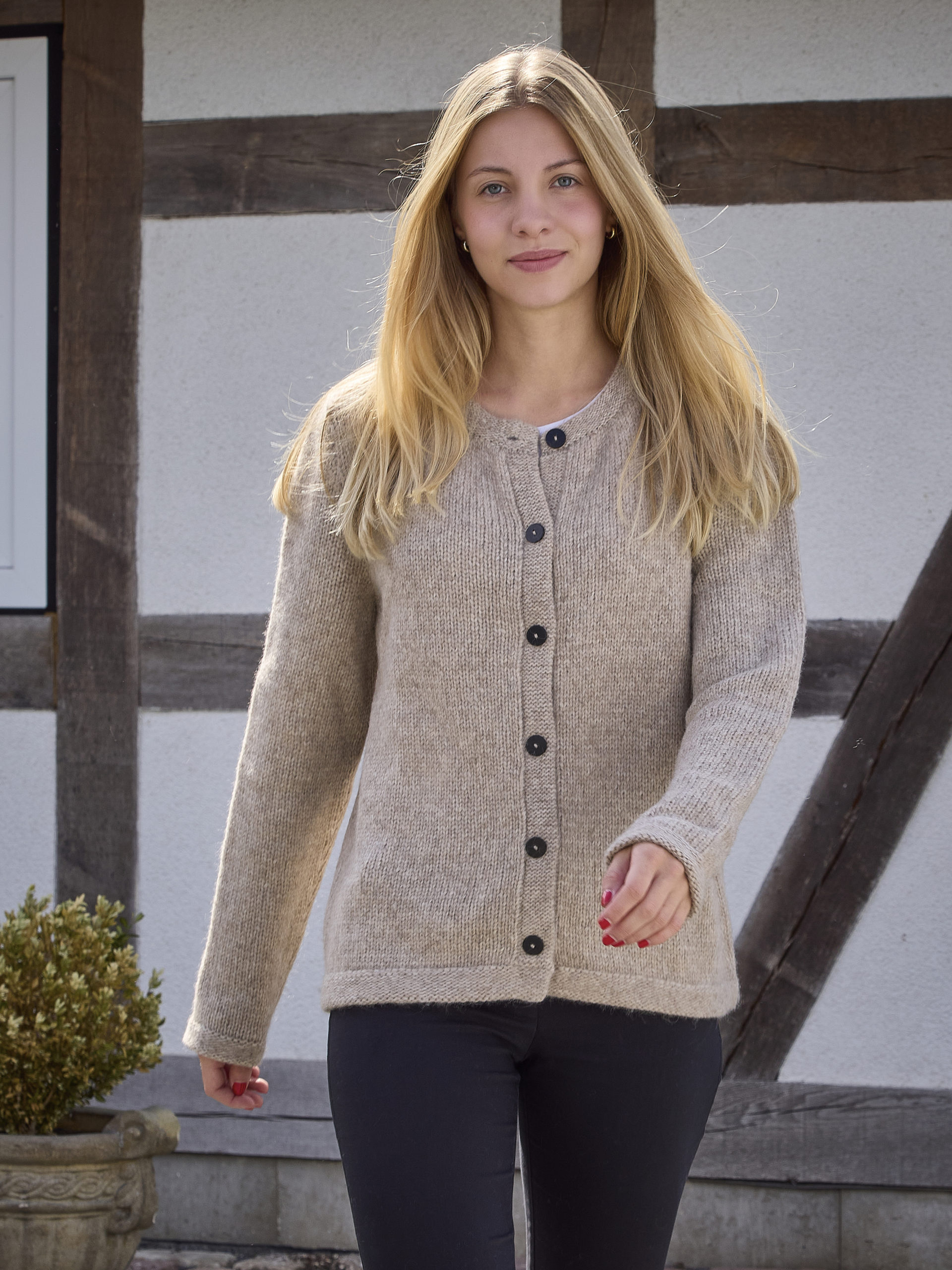 alpaka-strickjacke-asa-aus-baby-alpaka-und-wolle sand