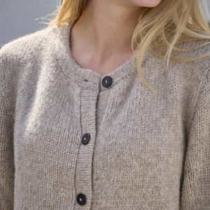 alpaka-strickjacke-asa-aus-baby-alpaka-und-wolle sand