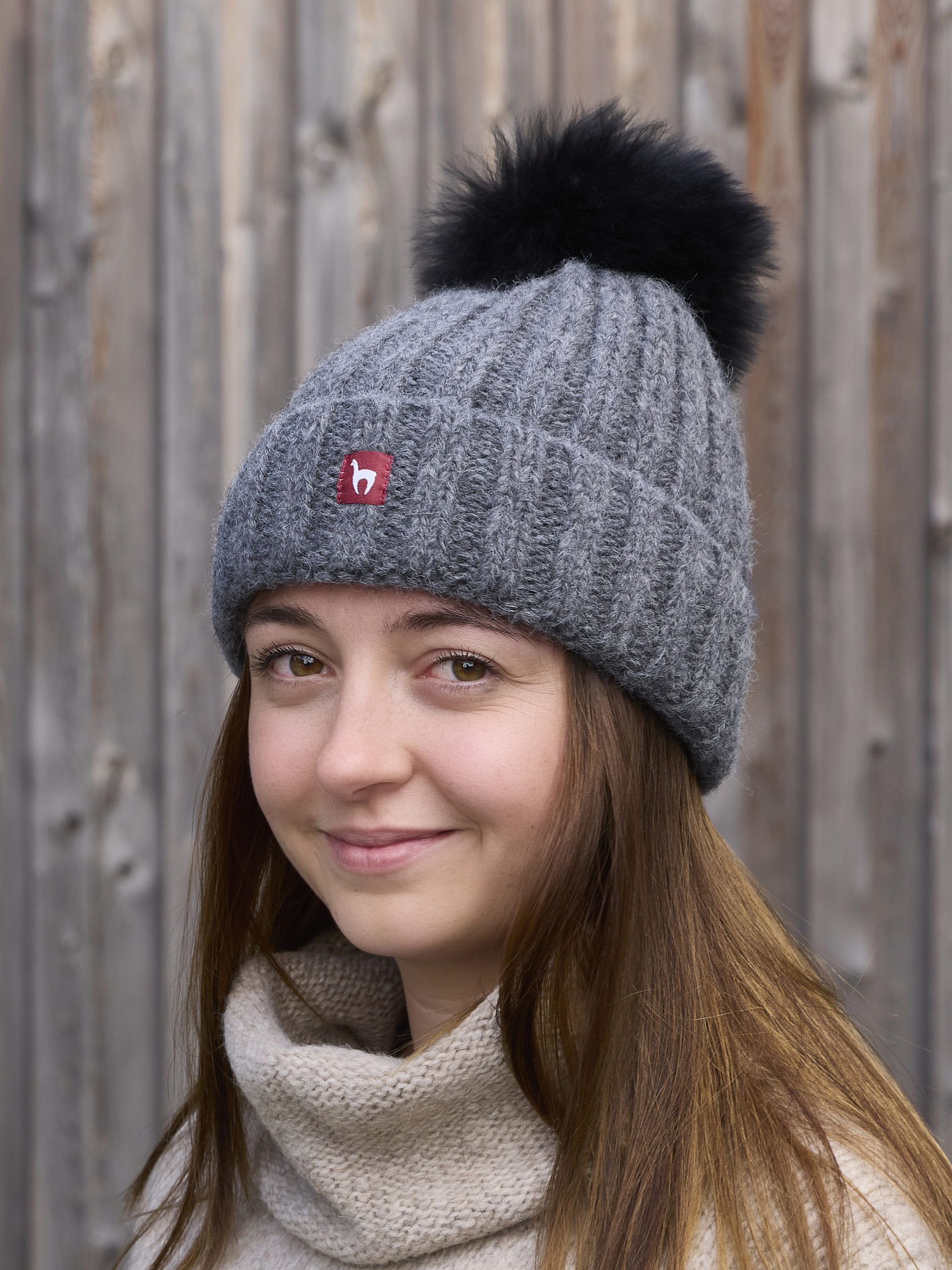 Graue Mütze Bianca mit Bommel