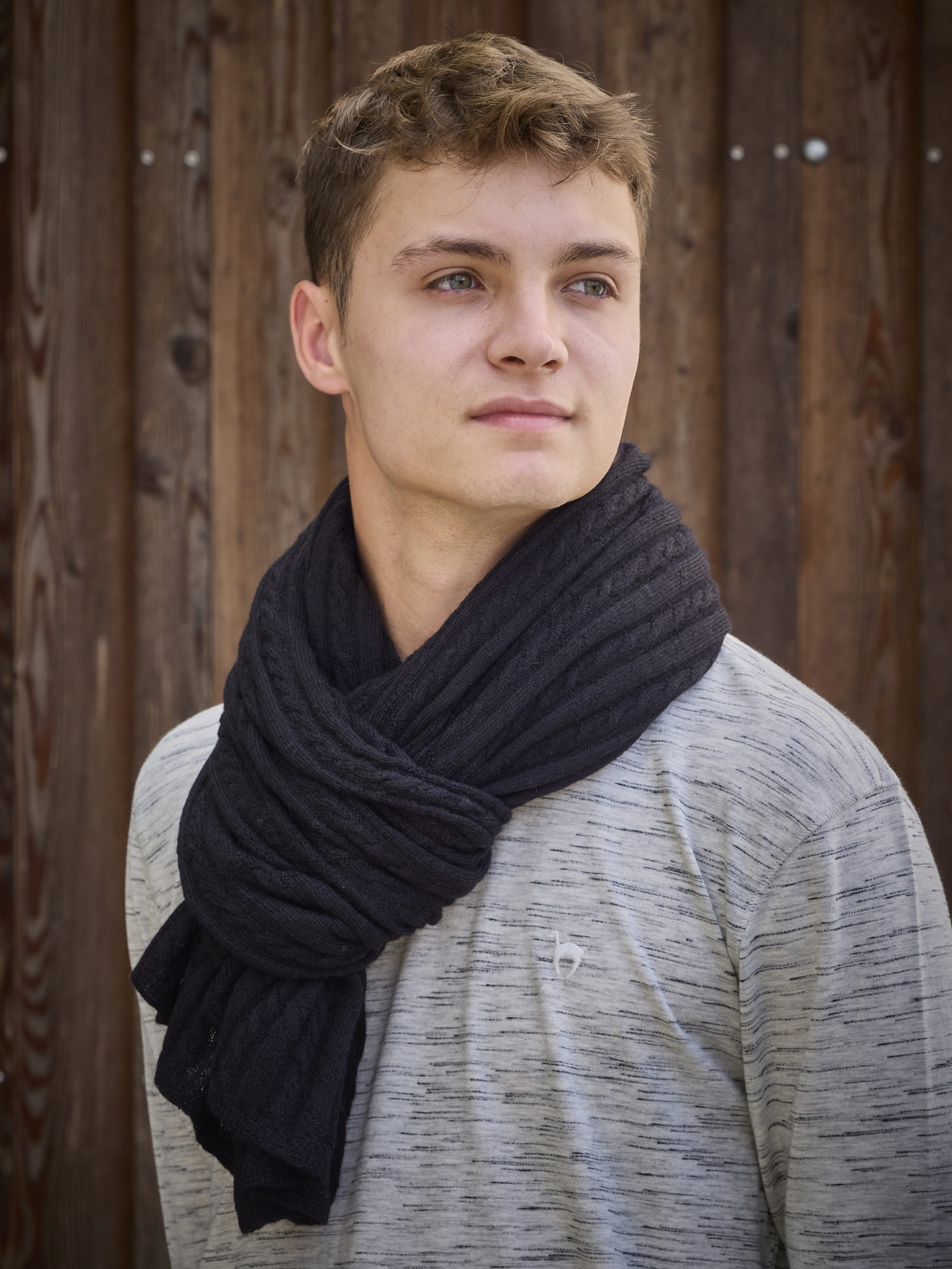 Schal/Stola aus Babyalpaka in schwarz mit Zopfmuster