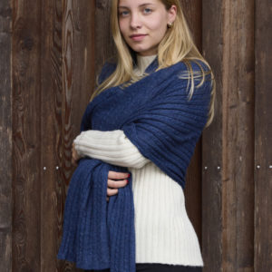 Schal/Stola aus Babyalpaka in blau mit Zopfmuster