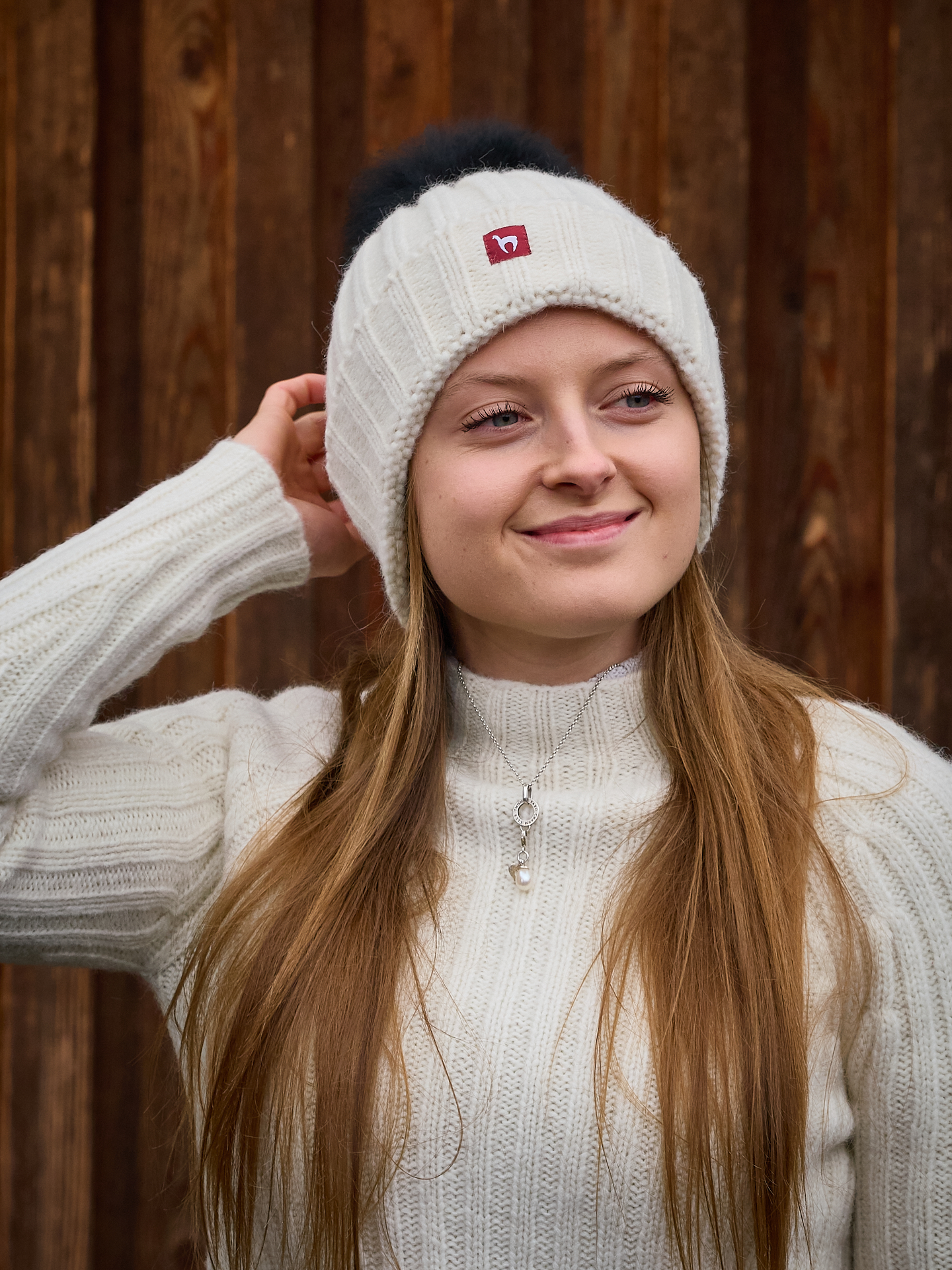Alpakamütze Bianca mit Bommel in weiß