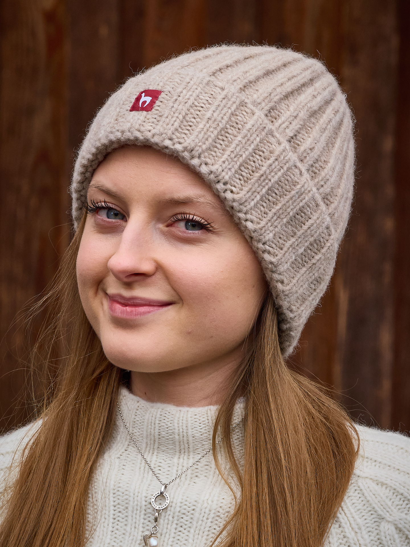 Alpakamütze Bianca in der Farbe sand