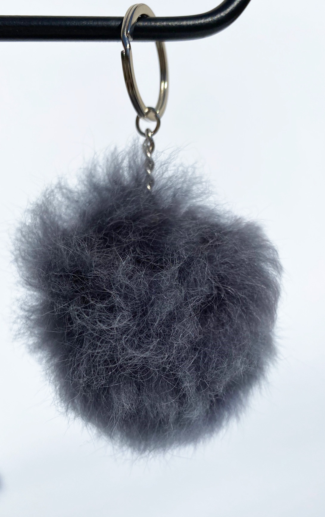 Schlüsselanhänger mit Fellbommel