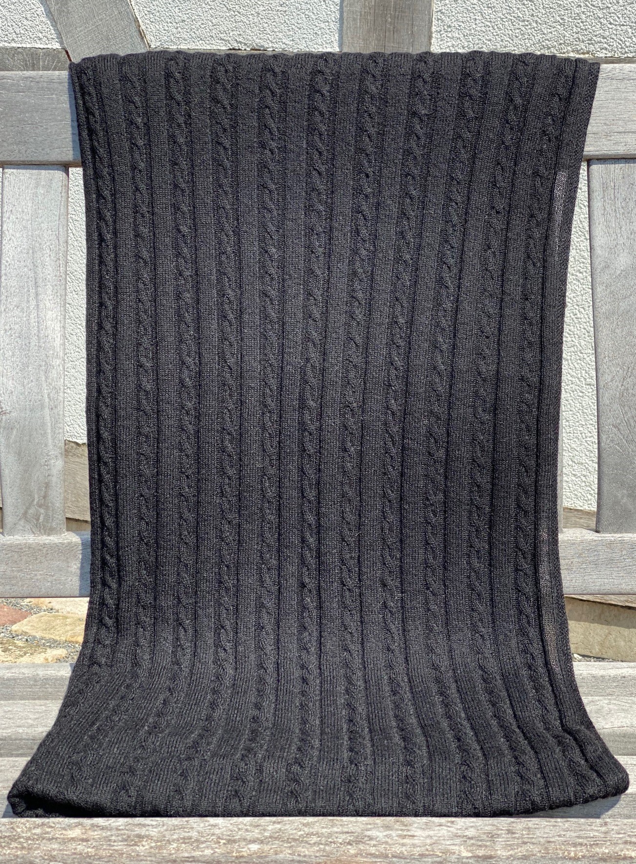 Schal/Stola Suave aus Babyalpaka in schwarz mit Zopfmuster