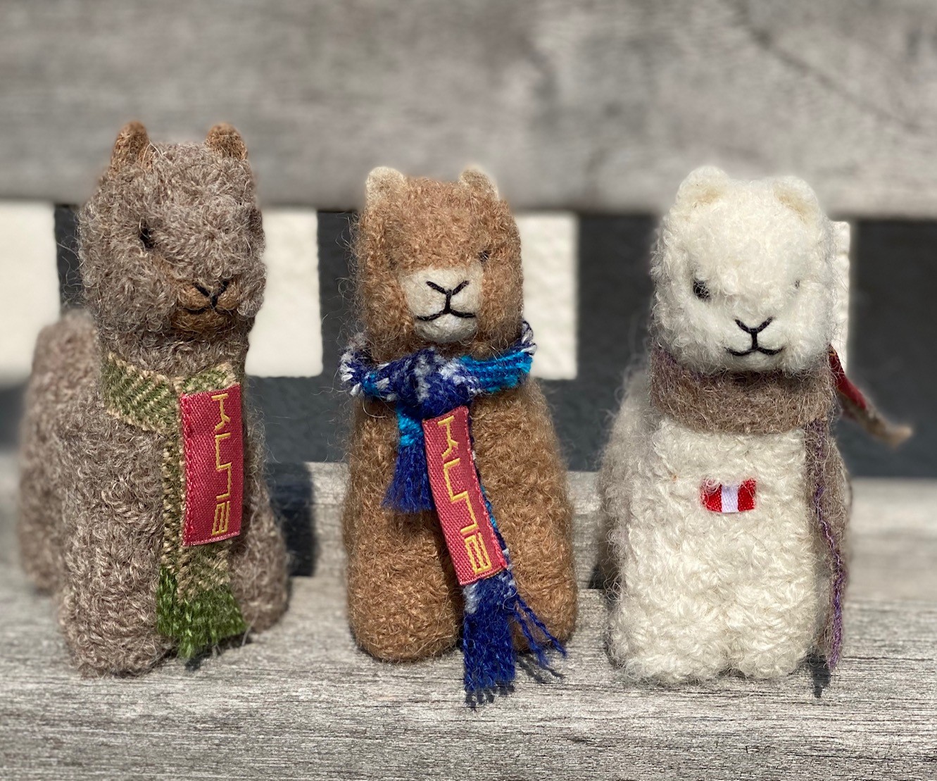 Gefilztes Plüsch Alpaka Pequena 9 cm